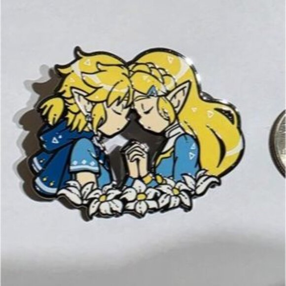 Legend of Zelda Enamel Pin – Link & Zelda Love Scene BOTW TOTK Collectible - Picture 3 of 3